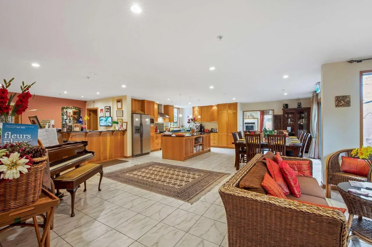 The Classic Villa Christchurch Hotel